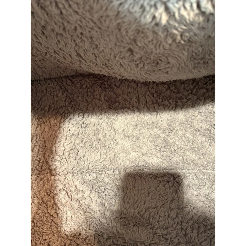 Heart To Tail Cat  & Small Dog Gray Den Cozy Cave House 14 X 14
